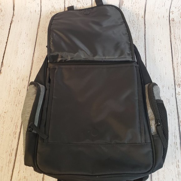 Eddie Bauer Atlas Backpack Black with Insulated side pouch, Magnetic closure - Picture 4 of 16